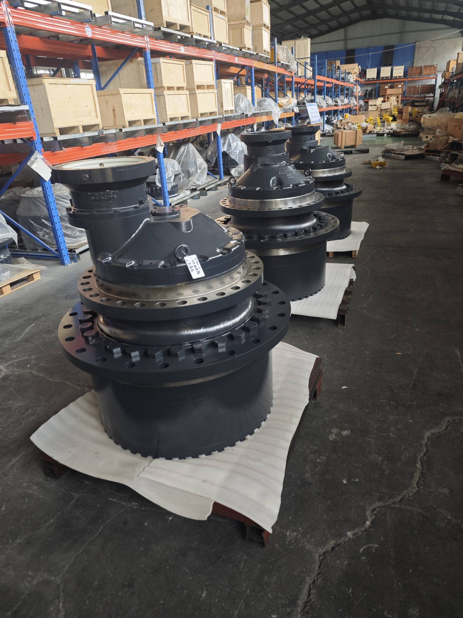 PC3000-6 travel gearboxes 99481640 / 89810840 with hydraulic travel motors, packed and ready in our warehouse